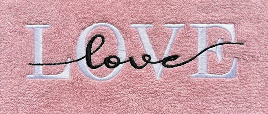 Serviette éponge brodée « LOVE » – Cadeau élégant