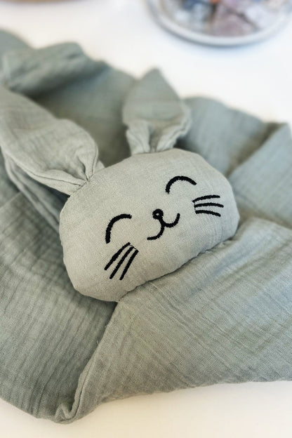 Lingette câline en mousseline avec tête de lapin – Vert sauge